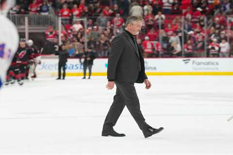 Islanders fire Patrick Roy, hire Peter DeBoer with four games left in stunner