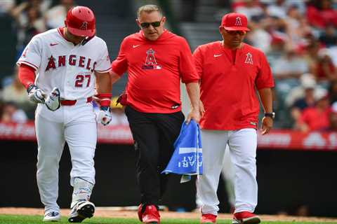 Mike Trout snaps at Mariners after hit-by-pitch forces him out of game
