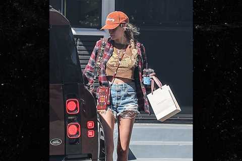 Paris Jackson Goes to Salon Amid Legal Drama With Michael's Estate