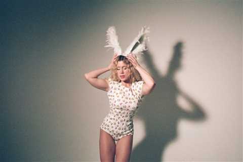 Slayyyter Scores First No. 1 on Top Dance Albums Chart With ‘Wor$t Girl in America’