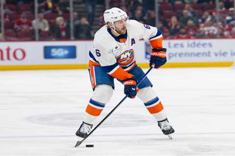 Islanders open Pete DeBoer era fighting for their playoff lives