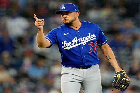 Miguel Rojas staying with Dodgers , who hope to get other stars back soon