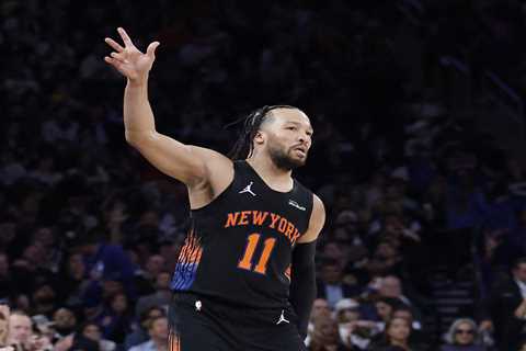 Knicks cruise past possible first-round foe Raptors to lock in No. 3 seed