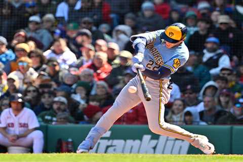 Christian Yelich out for month in Brewers injury crusher