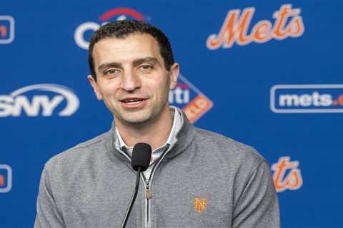 David Stearns has Carlos Mendoza’s back with Mets floundering hard