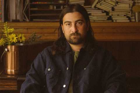Fans Choose Noah Kahan’s ‘The Great Divide’ as This Week’s Favorite New Music