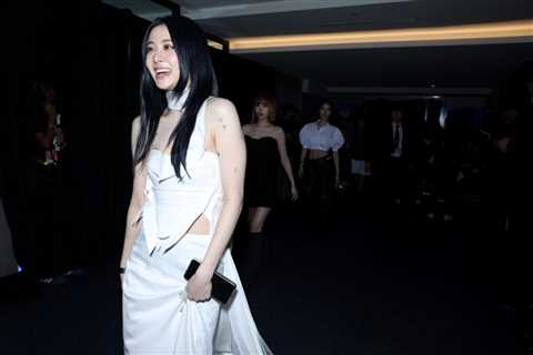 LE SSERAFIM’s Huh Yunjin Channels 2010 Taylor Swift With New Hairstyle: ‘Fearless Family Tree’