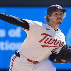 Twins ace Joe Ryan leaves start after two batters with elbow soreness in major injury concern