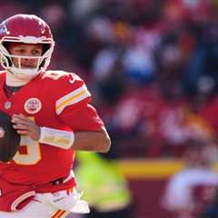 Patrick Mahomes shockingly on field for OTAs after tearing ACL, LCL five months ago