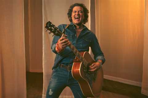 Carlos Vives Drops New Album ‘El Último Disco,’ But Assures He Has ‘No Plans to Retire’