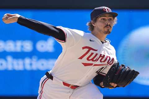 Twins ace Joe Ryan leaves start after two batters with elbow soreness in major injury concern