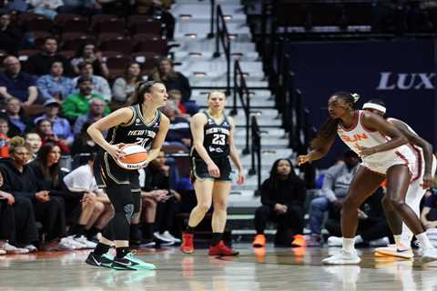 Sabrina Ionescu exits with apparent ankle injury in Liberty preseason scare