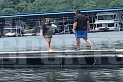 Dianna Russini-Mike Vrabel boat trip video emerges with NFL insider visibly pregnant