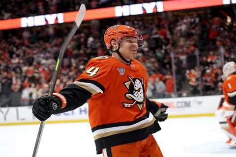 Ducks vs. Golden Knights Game 2 prediction: Odds, best bets, picks for Stanley Cup playoffs..