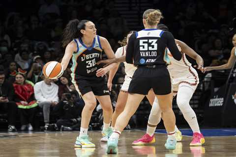 Breanna Stewart leads Liberty’s opening night shellacking of Sun