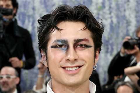 After His Met Gala Look Drew Backlash, Hudson Williams' Makeup Artist Issued A Statement