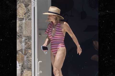 Candace Cameron Bure Strips Down to One-Piece for Mexico Vacay
