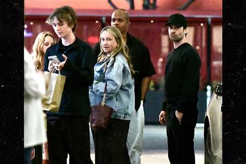 Tobey Maguire & Pregnant Ex Jennifer Meyer Go to Dinner with Her Fiancé, Kids