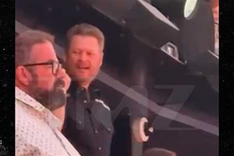 Blake Shelton Finally Attends Gwen Stefani's Sphere Performance