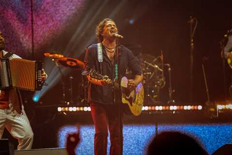 ‘Te Dedico’ Puts Carlos Vives Back at No. 1 on Latin Airplay: ‘It Still Amazes Me’