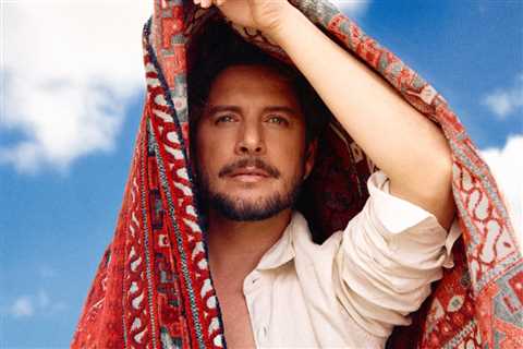 Manuel Carrasco Releases ‘Pueblo Salvaje I,’ A Prequel to His Previous Album: ‘Now I’m Showing..