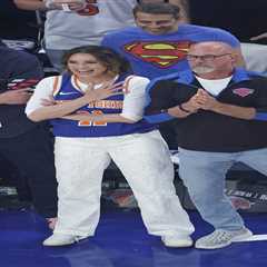 Derek Jeter, Eli Manning join Timothee Chalamet to lead elite-level celebrity row for Knicks-Spurs..