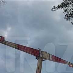 Six Flags Attraction Gets Jammed Mid-Ride, People Stuck in Air for Half an Hour