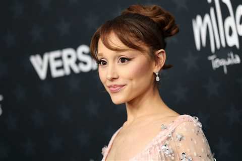 Robert De Niro Calls His ‘Focker-in-Law’ Co-Star Ariana Grande a ‘Nice Kid’: ‘She’s Terrific &..