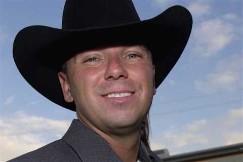 Chart Rewind: In 2001, Kenny Chesney Made Another No. 1 ‘Happen’