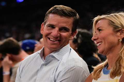 Eli Manning takes wife for NBA Finals Game 3 date night at MSG