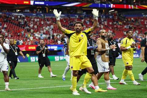 Cape Verde’s 40-year-old goalie Vozinha becomes World Cup sensation after stunning effort vs. Spain