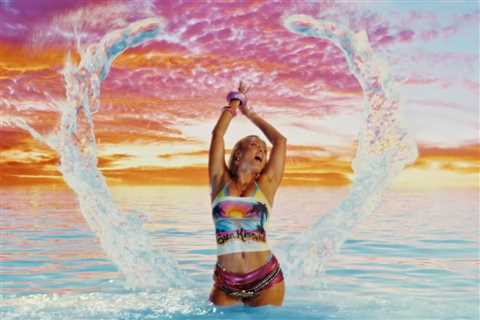 Zara Larsson’s ‘Midnight Sun’ Shines at No. 1 on Billboard’s Pop Airplay Chart