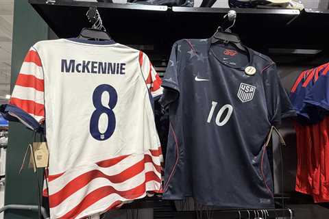 USMNT jerseys, World Cup packages given to passengers on flight