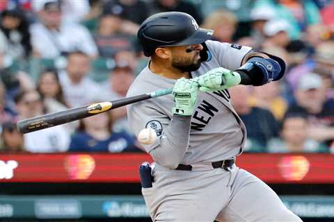 Ali Sanchez exits after getting hit by pitch in Yankees injury worry