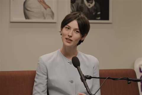 Gracie Abrams Says People ‘Appropriately’ Call Her a ‘Nepo Baby’: ‘I Had a Safety Net’