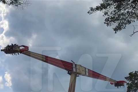 Six Flags Attraction Gets Jammed Mid-Ride, People Stuck in Air for Half an Hour