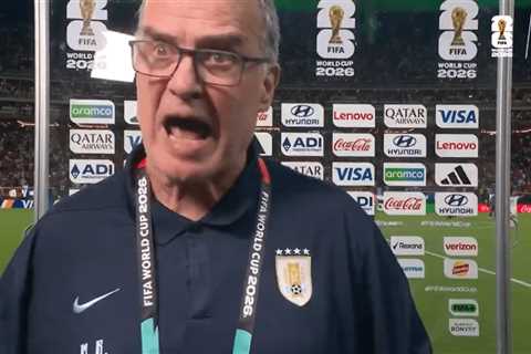 Uruguay manager Marcelo Bielsa screams at reporter after World Cup elimination following goalie..