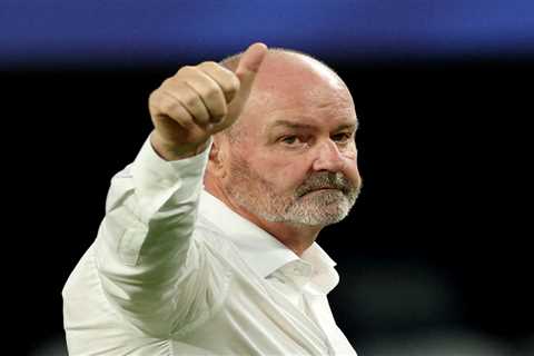 Scotland head soccer coach resigns after getting contract extension
