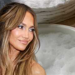 Jennifer Lopez Strips Down Naked For Bubble Bath