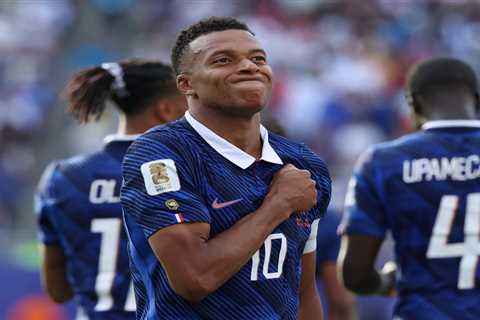 Kylian Mbappe’s girlfriend Ester catches eyes in hot pink outfit amid France World Cup game