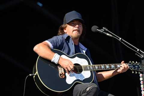 Not Even Eddie Vedder Chugging a Whole Beer Could Help the U.S. Men’s Team During World Cup Meltdown