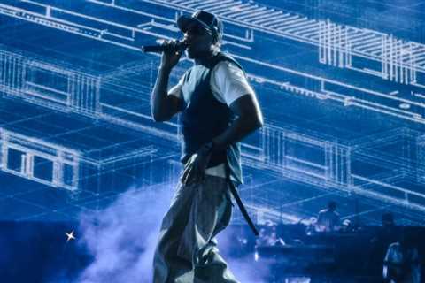 Final Jay-Z Yankee Stadium Show Delayed Three Hours Due to Gate-Crashers: ‘I Don’t Want to Start..