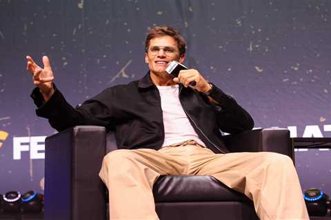 Tom Brady surprisingly reveals first autographed football card is of Raiders player