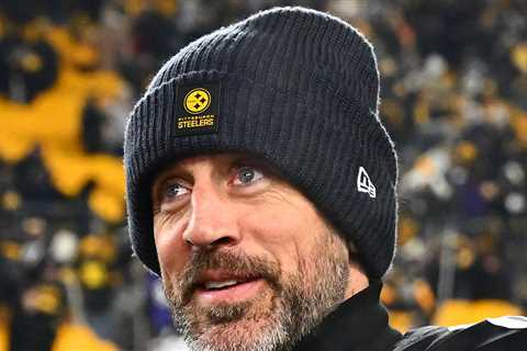 Aaron Rodgers Reunites With His Family After Years of Estrangement