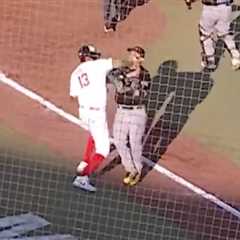 Ex-MLB prospect punches, kicks infielder in head in wild Mexican League brawl
