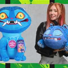 This Weighted Derpy Pillow Mimics a Hug From the ‘KPop Demon Hunters’ Tiger to Help You Gently..