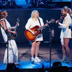 The Chicks Announce ‘Taking the Long Way’ 20th Anniversary Reissue Featuring Demos, Bonus Tracks