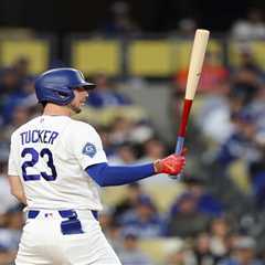 Kyle Tucker receives supportive ovation from Dodger Stadium crowd