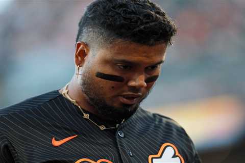 Giants trade Luis Arraez to Phillies at MLB trade deadline