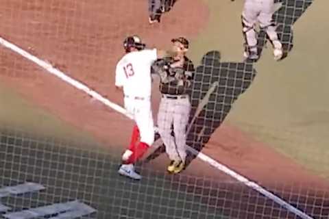 Ex-MLB prospect punches, kicks infielder in head in wild Mexican League brawl